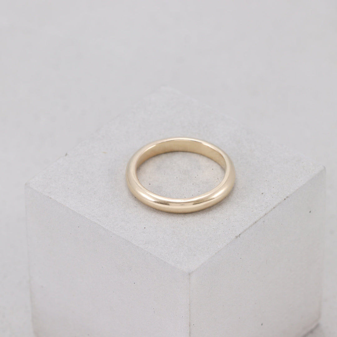 9ct Gold Band Ring